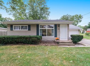 121 Glenview Dr, Paw Paw, MI