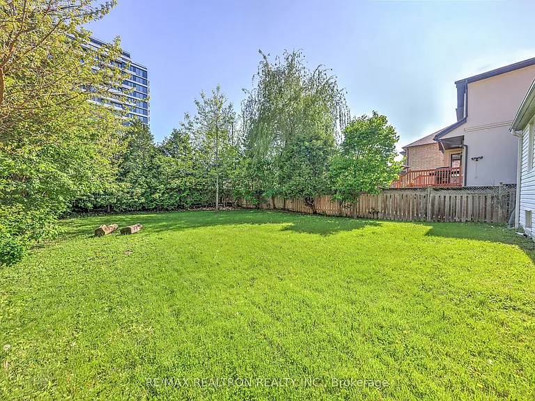 69 Harlandale Ave — Photo 21