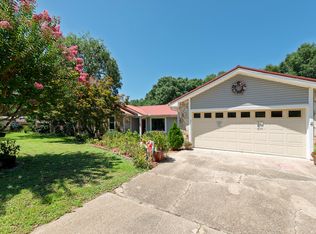 5820 Laurelwood Dr, Crestview, FL 32539