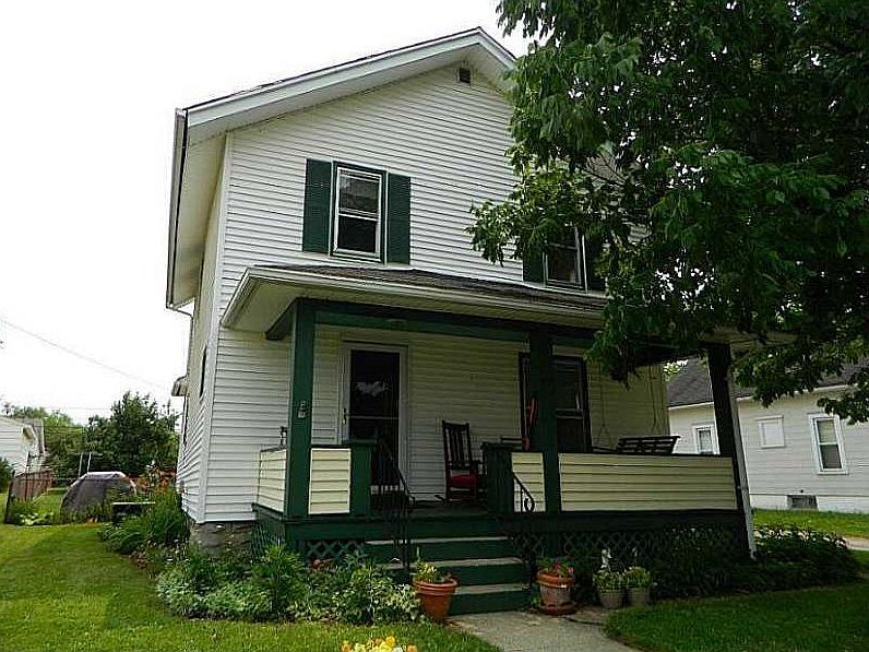 1st image of 410 N Clairmont Ave