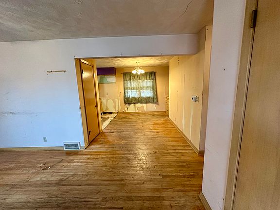 2nd image of 322 N Sierra Dr