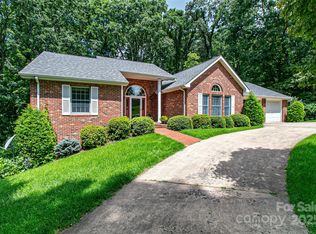 185 Oak Ridge Dr, Clyde, NC 28721