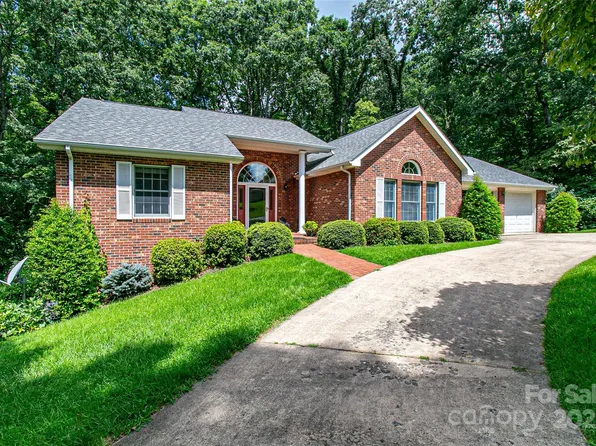 185 Oak Ridge Dr, Clyde, NC 28721