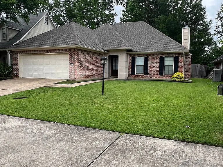 10513 Plum Creek Dr — Photo 2