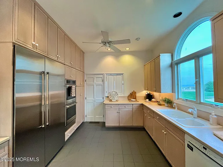 609 Ocean Ave — Photo 19