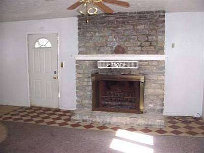 4th image of 615 S 12th St