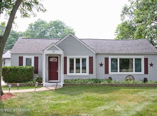 117 Oakleaf Rd, Lake In The Hills, IL 60156