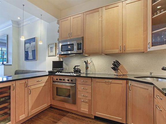 4th image of 56 W 71st St APT 4A