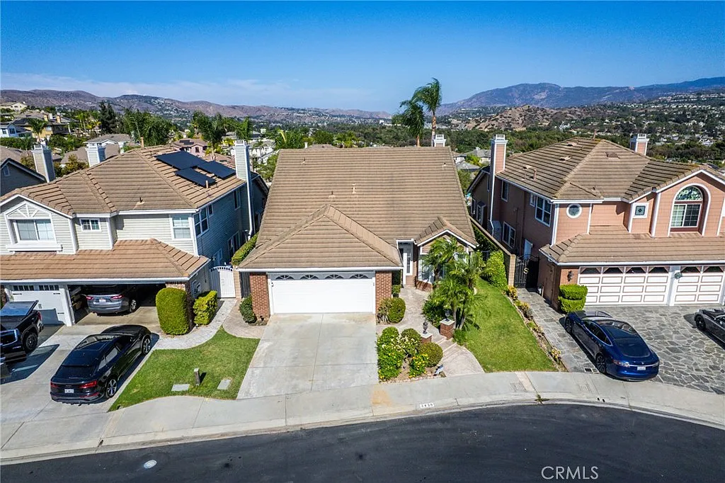 4 bed, 2014 sqft, $5,750 — Photo 3