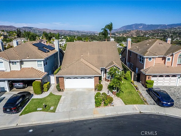 6430 Regents Ct — Photo 3