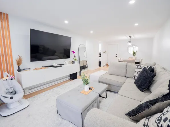 200 Manning St APT 17C, Hudson, MA 01749