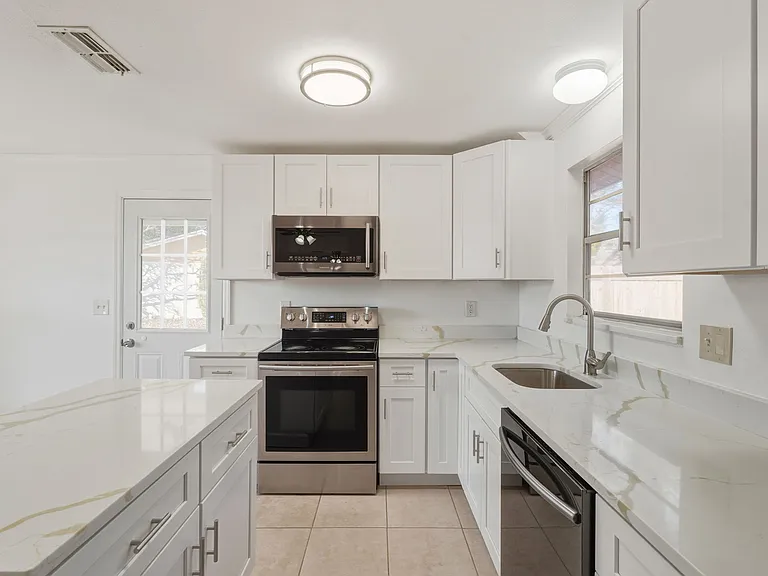 100 Contee Dr — Photo 2