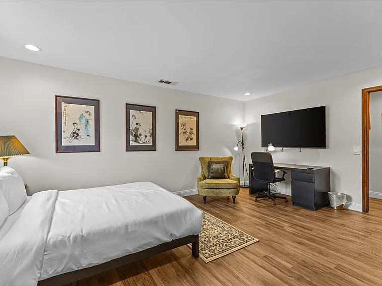2705 Clear Creek Ln — Photo 36