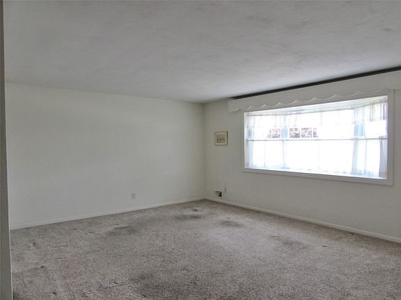 5th image of 1012 Imperial Woods Dr