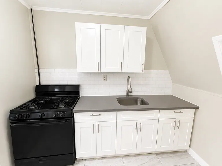 655 Summer Ave #3 — Photo 2