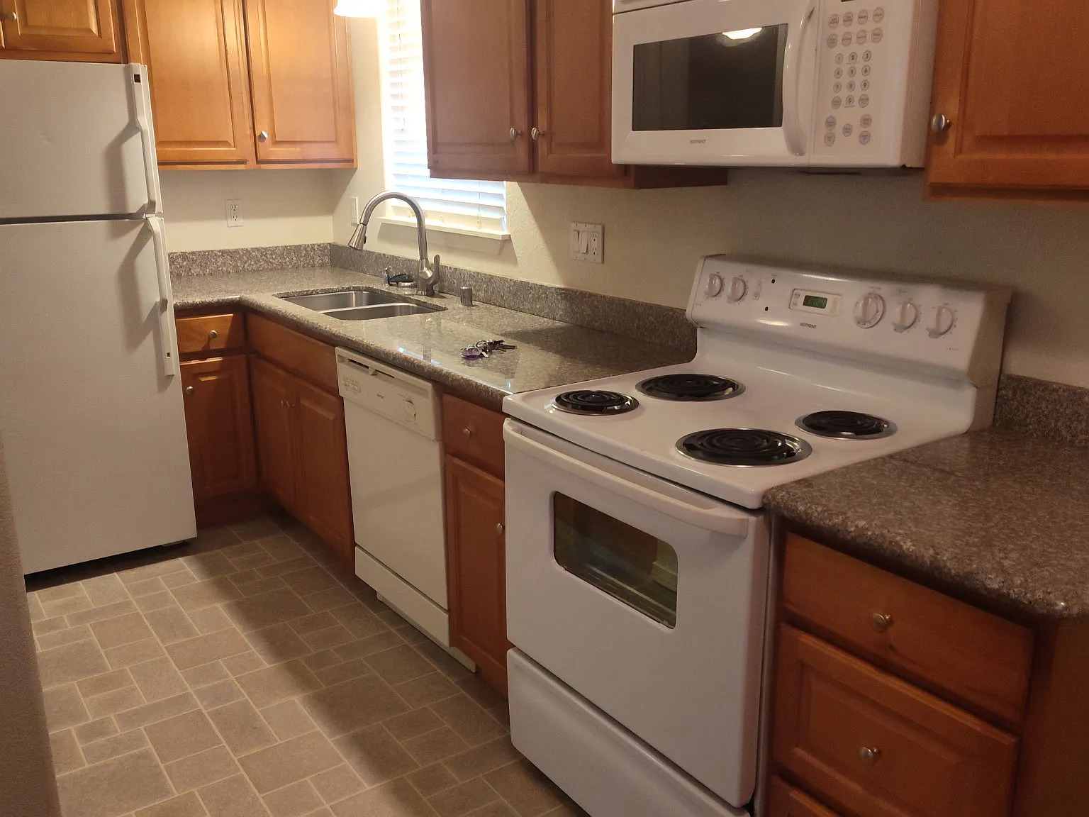 1 bed, 800 sqft, $1,100 — Photo 3