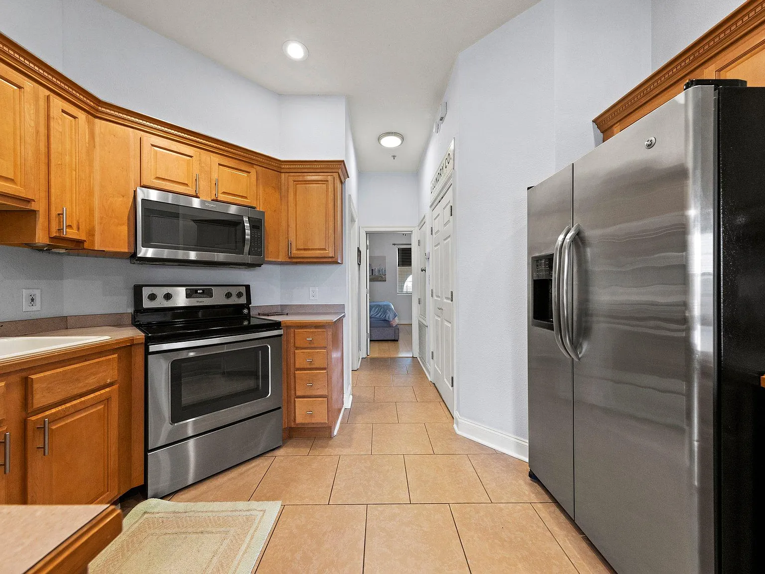 2 bed, 2.5 bath, 1850 sqft, $1,999 — Photo 4