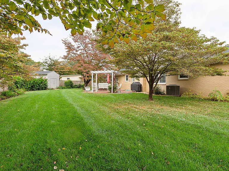 1605 Redwood Way — Photo 24