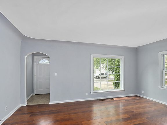 3rd image of 3730 Francis Ave SE