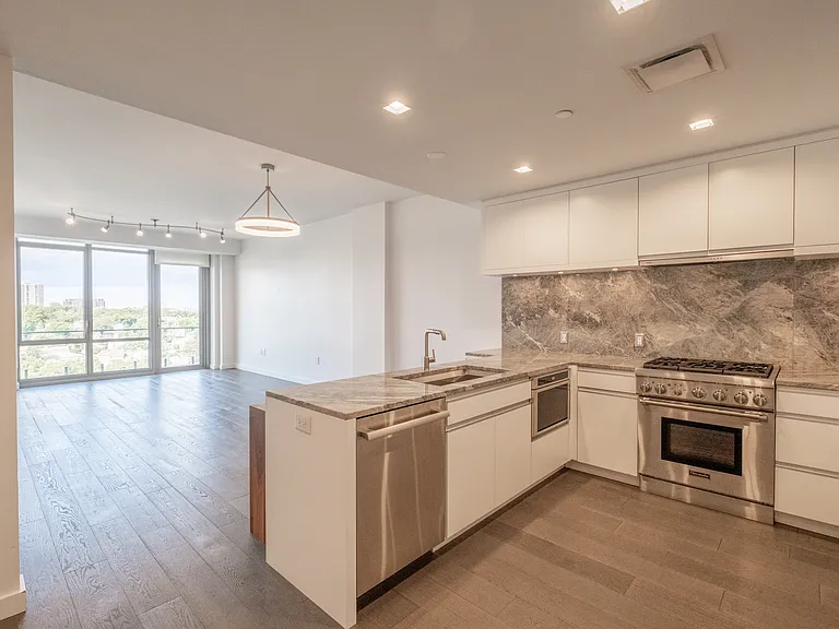 One Park Condos — Photo 28