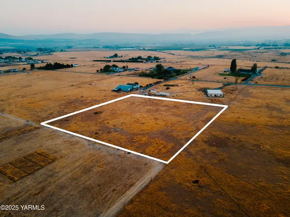 Nka Mieras Rd, Yakima, WA 98901