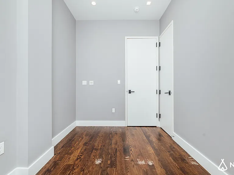 6015 Myrtle Ave #L — Photo 13
