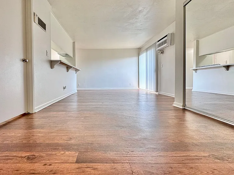Lake Meadows Apartments — Photo 9