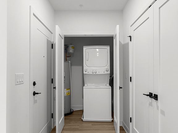 5th image of 180 Morris Ave #207