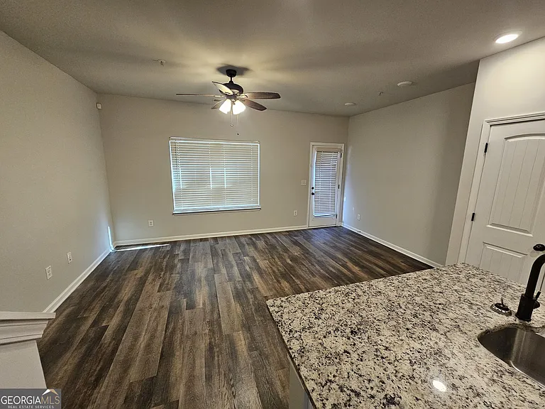 3004 Bayrose Cir #102B — Photo 13
