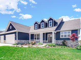 913 Betty Ln, Crown Point, IN