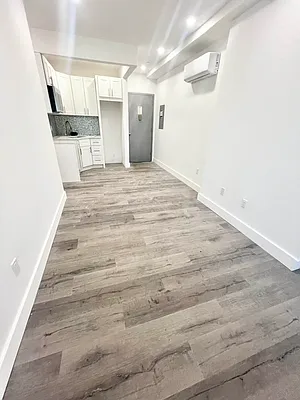 Rented by Delmark Realty LLC | media 25