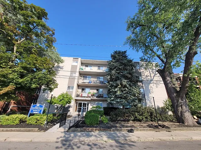 21 Balmoral Ave S #202