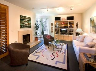 656 N West Knoll Dr APT 104, West Hollywood, CA 90069