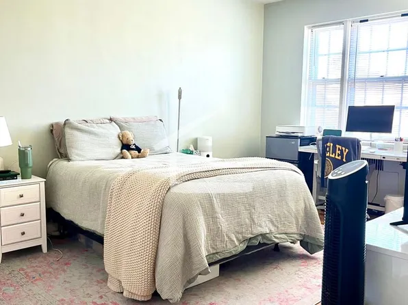 34 Browne St #3, Brookline, MA 02446
