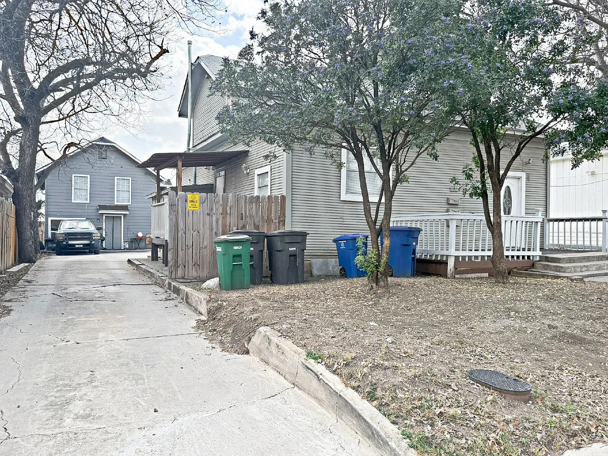 Building Photo - 232 Cornell Ave #202