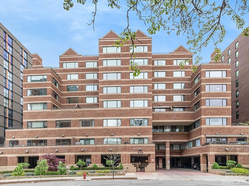1st image of 505 E Huron St APT 605