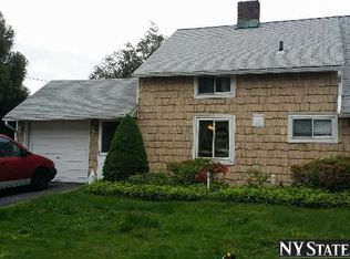 36 Pelican Rd, Levittown, NY 11756