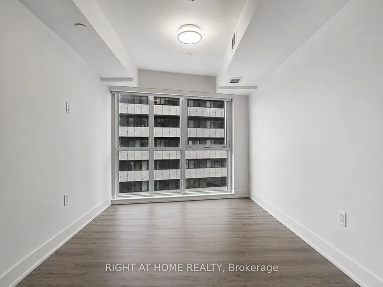 585 Bloor St E #1922 — Photo 13