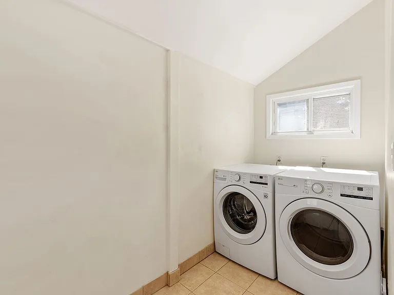 227 Chenery St — Photo 19