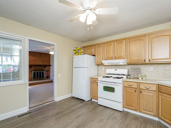 4th image of 2853 Briarcote Ln