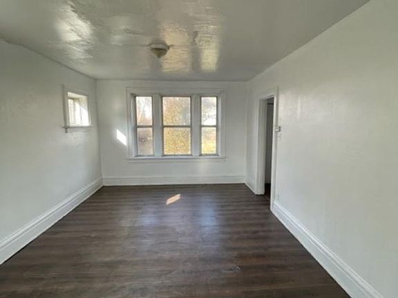 3rd image of 4569 Ruskin Ave