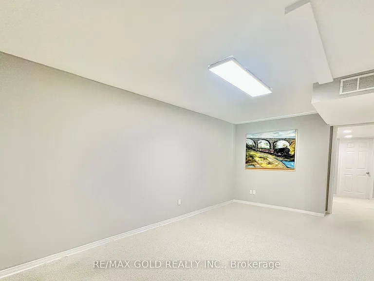 2293 Woodcrest Dr — Photo 45