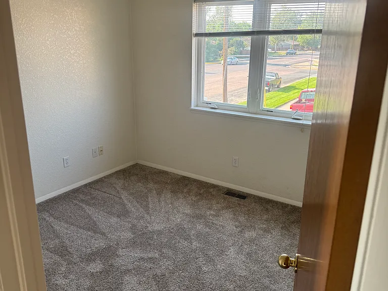 1501 Boswell Ct — Photo 8
