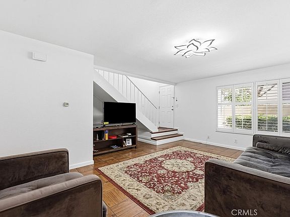 3rd image of 104 Oval Rd