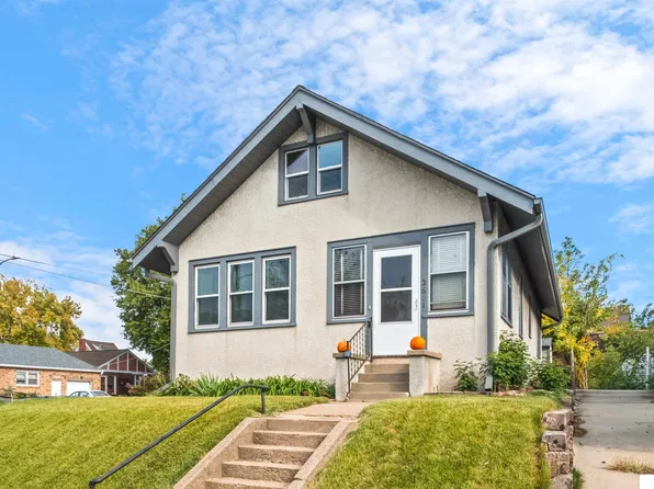 2601 S 30th St, Omaha, NE 68105