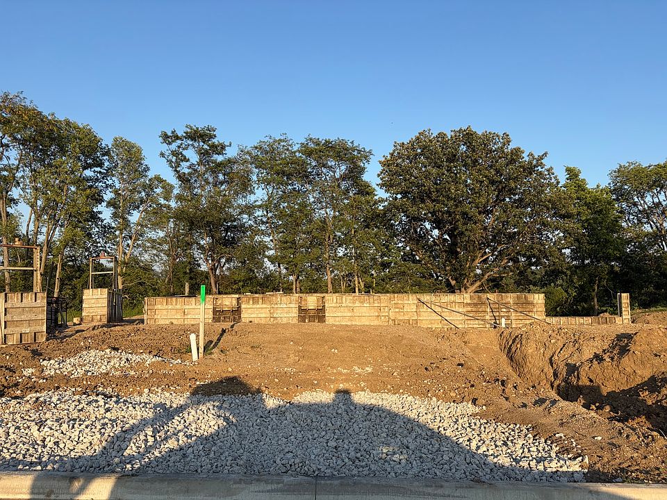 1st image of 207 E Angela Cir