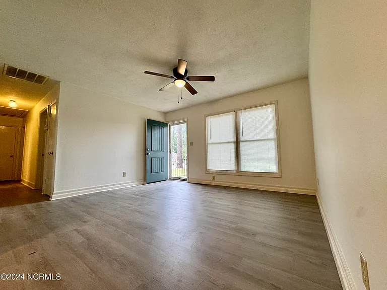 219 Stratford Rd — Photo 5