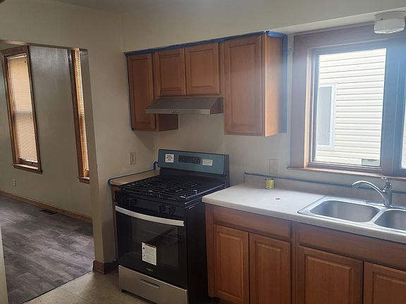 3rd image of 1341 Irving Ave N #1