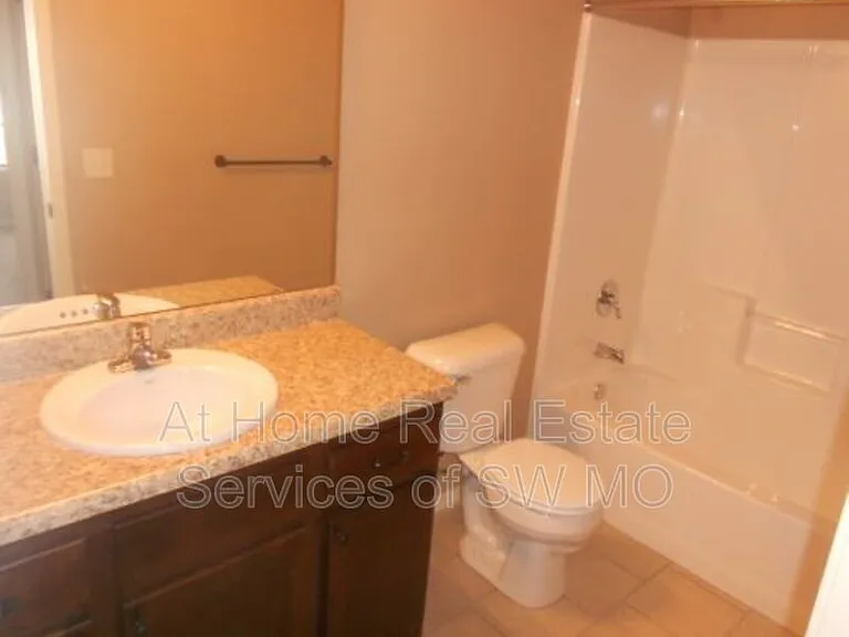 1040 E Caravan St — Photo 9