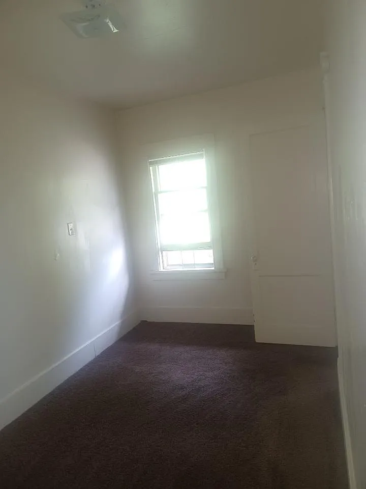 851 Lincolnway E — Photo 2